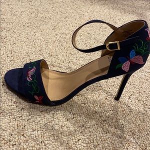 NWT Floral heels